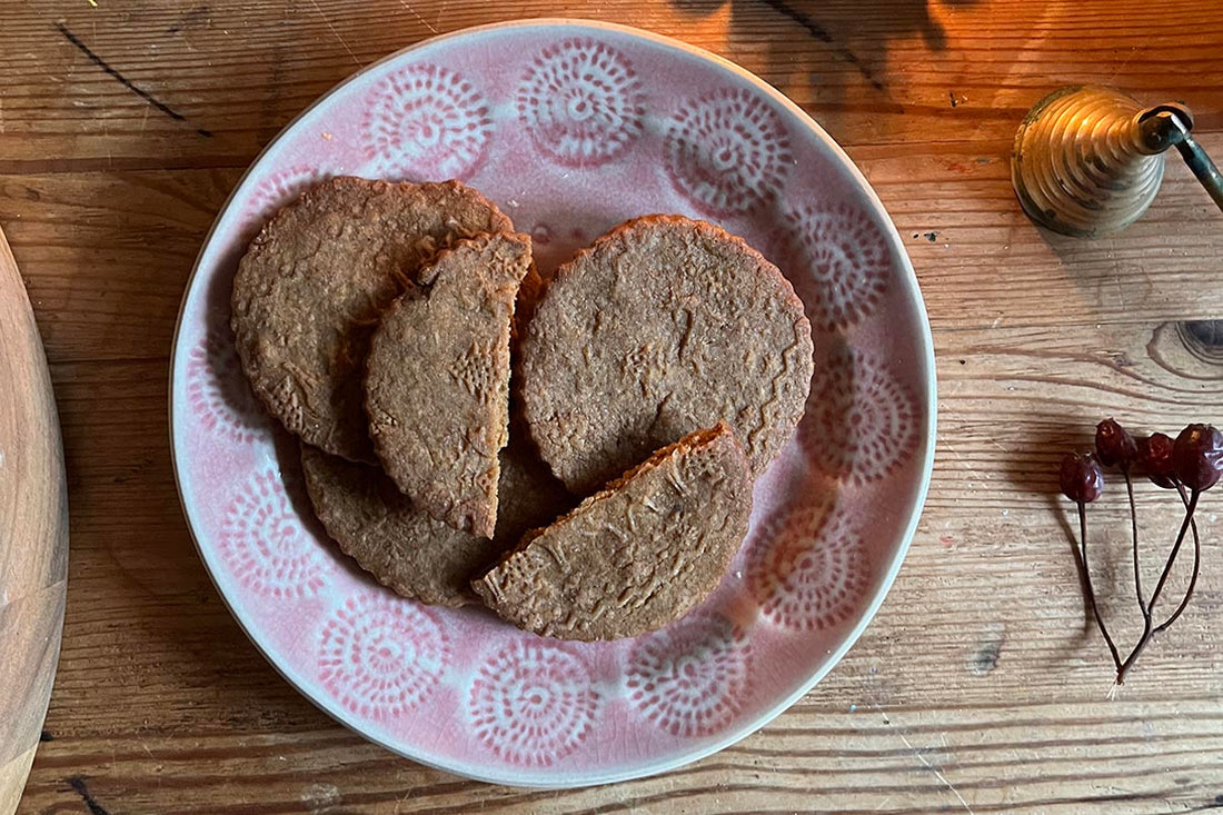 hedgerow and moor spiced midwinter biscuit recipe