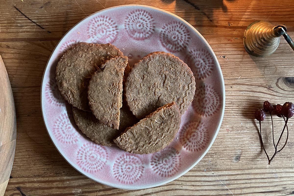 hedgerow and moor spiced midwinter biscuit recipe