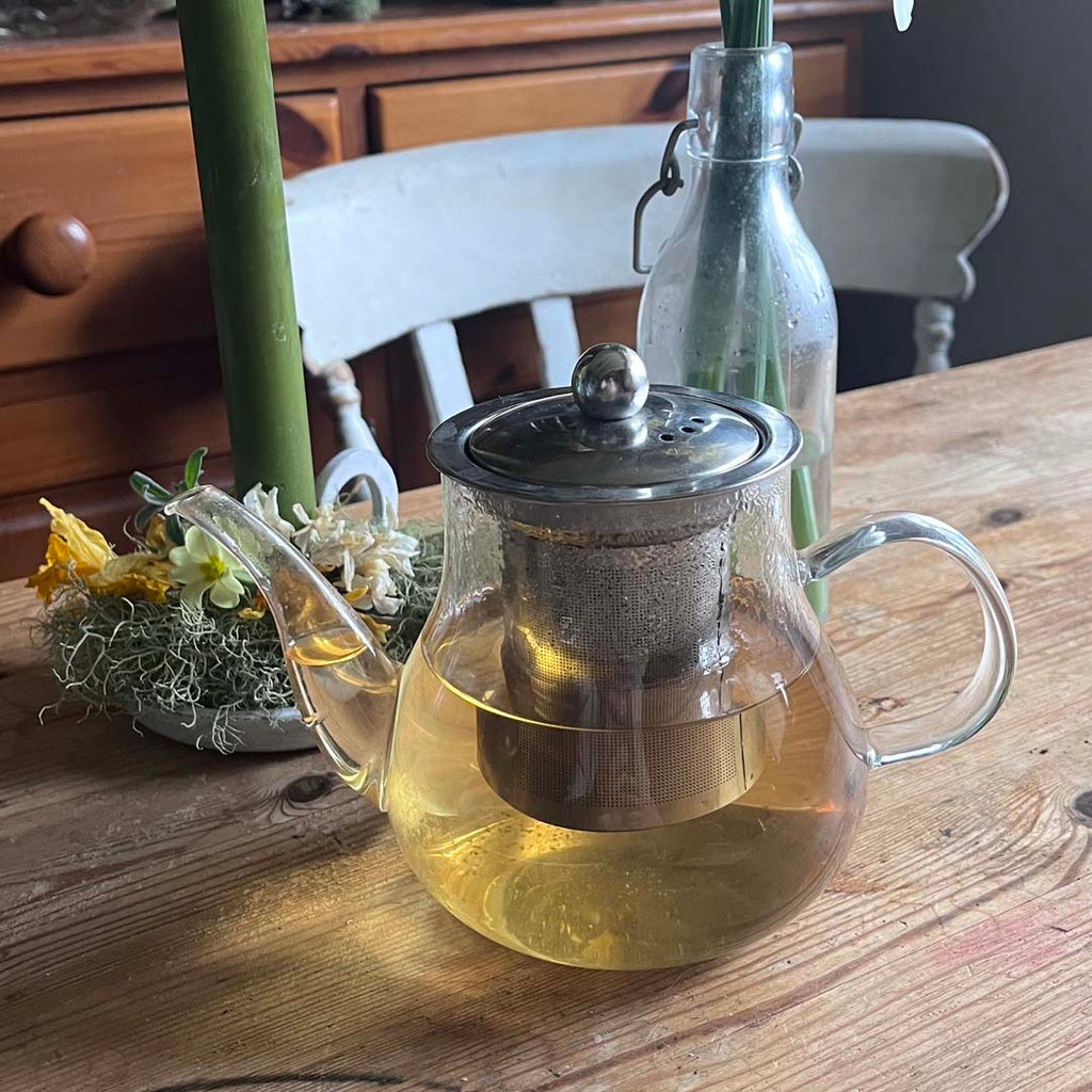 Spring Hedgerow Black Tea – Darjeeling Loose Leaf with Hawthorn, Lemon Balm & Linden Blossom