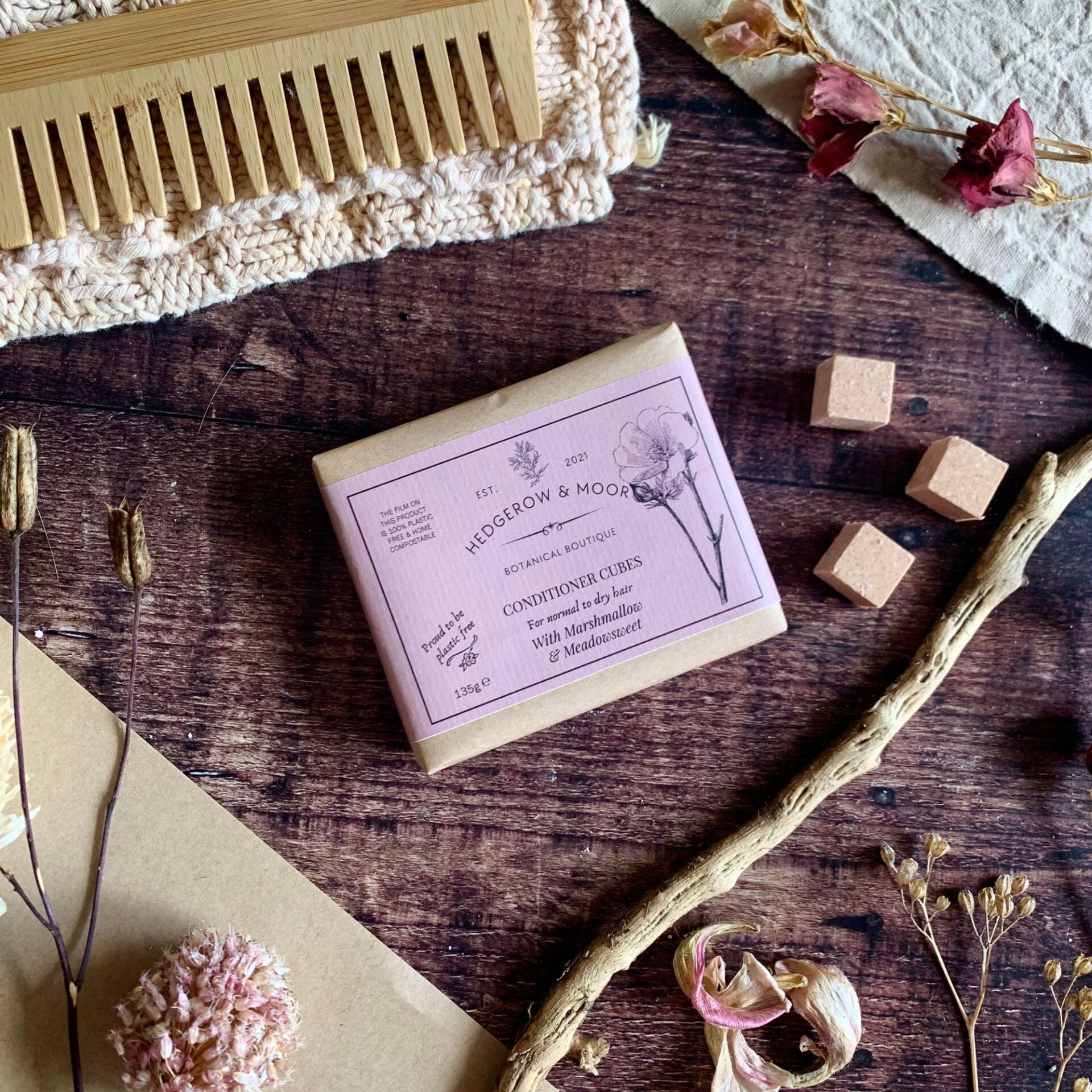 A pack of 30 conditioner cubes for normal to dry hair by hedgerow and moor
