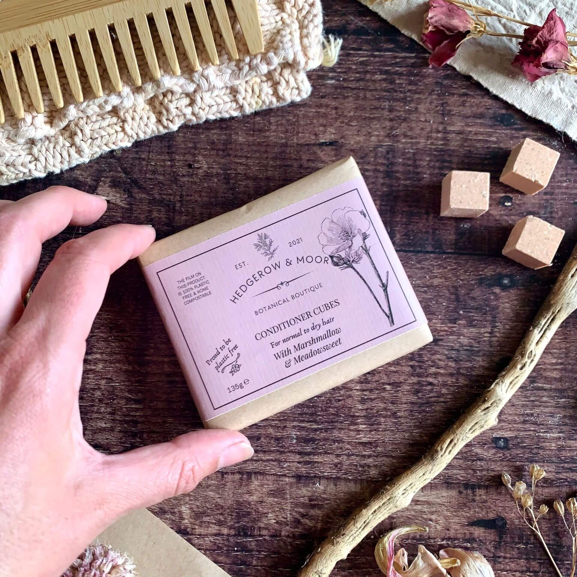 Hedgerow & Moor Conditioner Cubes for Normal to Dry Hair — marshmallow and meadowfoam formula, plastic-free vegan conditioner handmade in Cornwall.